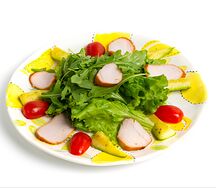 Теплый салат из курицы и цукини