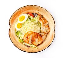 Салат Цезарь с курицей