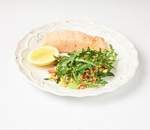 Семга на пару с киноа и овощами