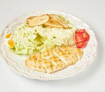 Салат Цезарь с курицей