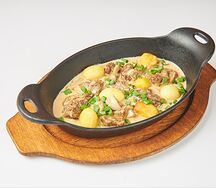 Тушеный теленок в сливочном соусе