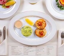 Рыбные котлеты с картофельным пюре и сливочным соусом