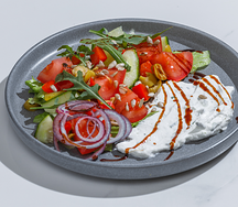 Овощной салат с кремом из феты