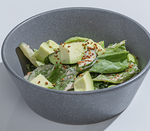 Зеленый салат с авокадо