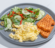 Скрэмбл с овощами