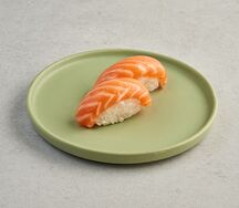 Нигири с лососем