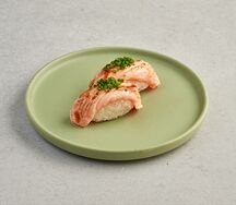 Нигири с опаленным лососем