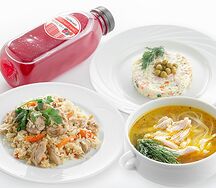 Сытный обед из трех блюд и напитка