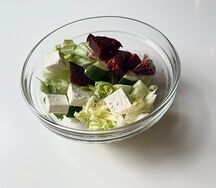 Салат с печеной свеклой и брынзой