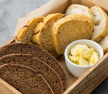 Хлебная корзина с маслом