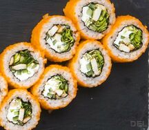 Ролл Калифорния с лососем