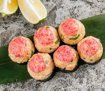 Горячий ролл с лососем