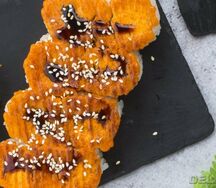 Запеченный ролл с лососем