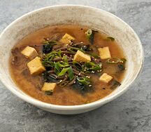 Мисо-суп с гречневой лапшой