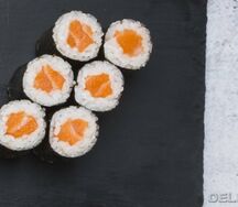Ролл с лососем