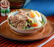 Салат с тунцом