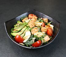 Салат с лососем терияки