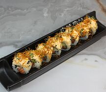 Ролл с острым манго и лососем