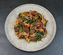 Лапша с говядиной в перечном соусе