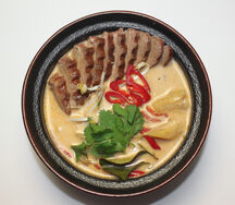 Утка в красном карри