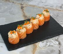 Ролл в лососе с гребешком