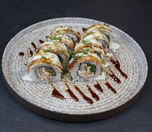 Ролл с угрем и крабом