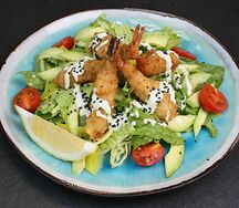 Салат с креветками Темпура