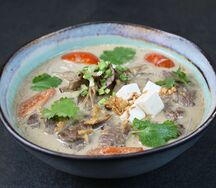 Острый говяжий суп с лапшей