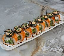 Ролл с лососем темпура