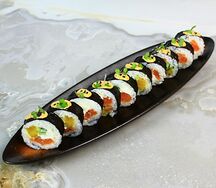 Ролл с лососем