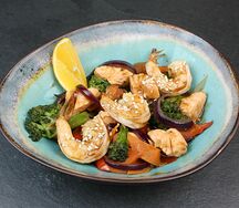 Лосось с креветками в терияки соусе