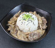 Говядина с грибами в сливочном соусе