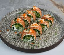 Фитнес-ролл с лососем