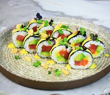 Ролл с лососем и тунцом