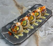 Темпура ролл без риса с лососем, тунцом и манго