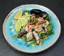 Салат с морепродуктами