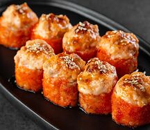 Ролл с лососем в сырно-сливочном соусе