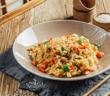 Жареный рис с овощами