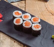 Ролл с лососем