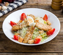 Салат Цезарь с курицей