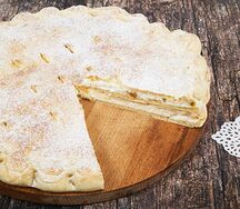 Пирог с творогом и изюмом