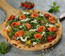 Пицца Лосось и страчателла