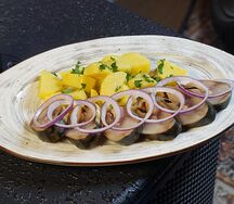 Скумбрия холодного копчения с картофелем