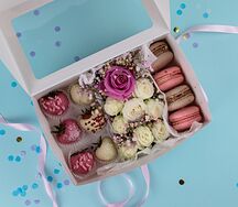 Набор макаронс Аваланж с клубникой