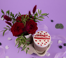 Подарочный набор Букет цветов Красные розы в стаканчике и десерт