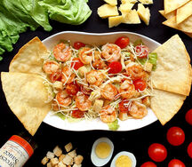 Салат Цезарь с креветками