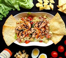 Салат Цезарь с лососем