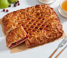 Пирог с яблоком и брусникой большой на сдобном слоеном тесте от шеф-пекаря АВ, Россия