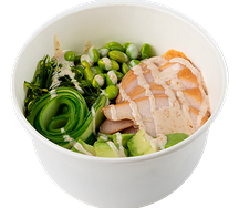 Поке с курицей в кунжутном соусе