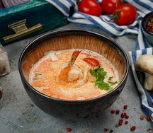 Том ям с морепродуктами